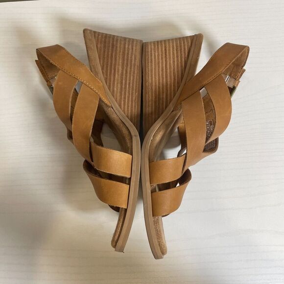 TOMS Footwear Gracie Tan Leather Wedge Sandal Size 9 Brown Strappy Buckle - Picture 6 of 8
